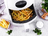 Рецепта Най-хрупкавите бланширани пържени картофки (French fries) в еър фрайър (фритюрник с горещ въздух)